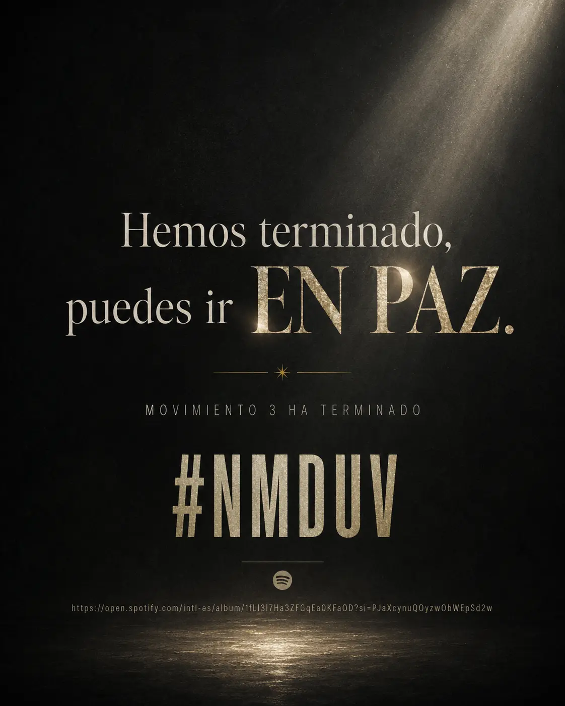 Sobre fondo oscuro, la frase Hemos terminado, puedes ir en paz, y Movimiento 3 ha terminado.
